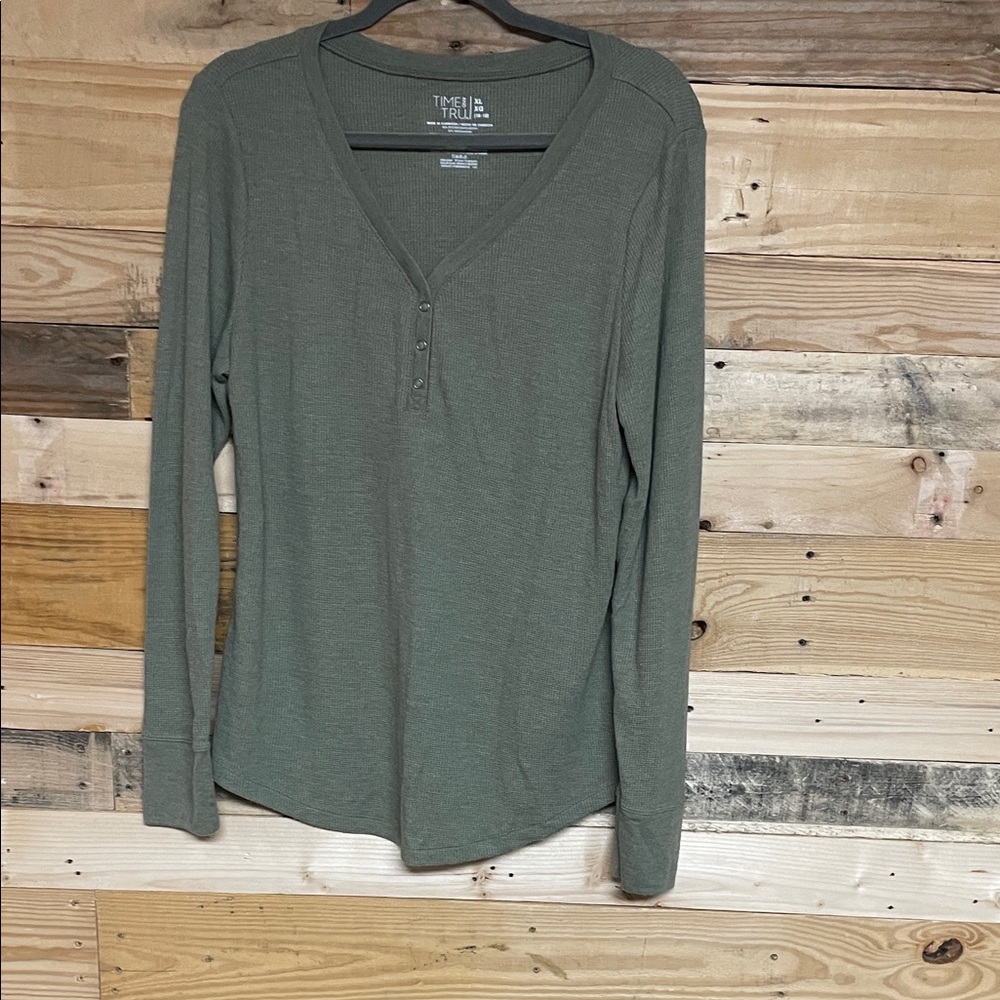Time and Tru Olive size XL Henley Waffle Knit Soft Stretchy Long-Sleeve Top